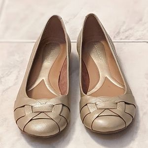 Naturalizer Flats, Beige (size 6.5, women)